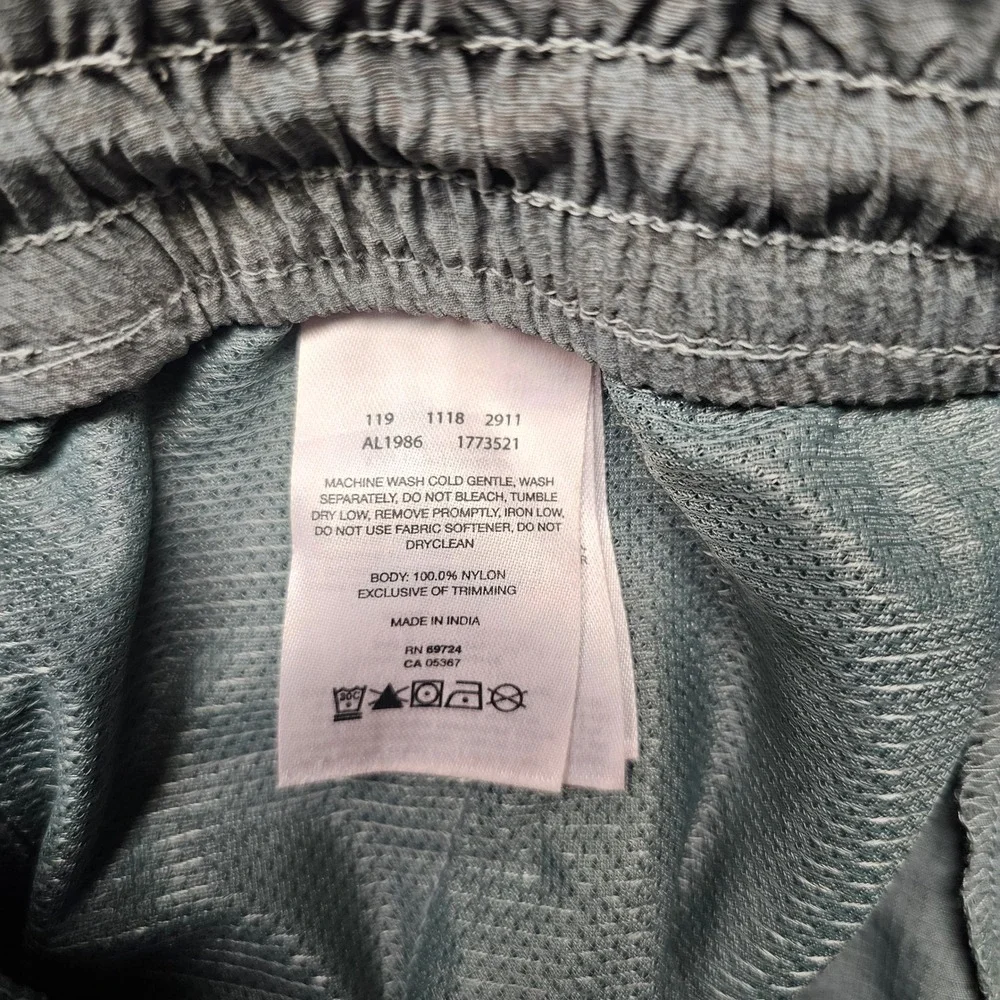 Columbia Mens Nylon Cargo Shorts Gray Print Mesh Lined AL1986 Size M 4L